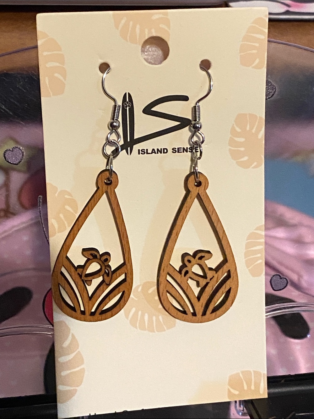 NWT Island Senses Wooden Teardrop Earrings with Honu (Turtle) 🤎🖤